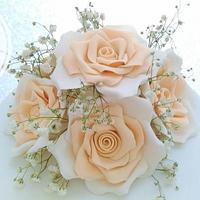 ivory roses wedding cake