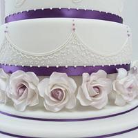 White and lavender rose wedding cake