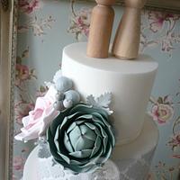 Quatre Foil Pattern Wedding Cake