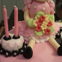 Minnie Mouse Cake and Cupcakes :o)