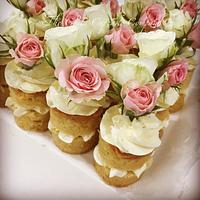 Mini cakes (wedding dessert table) 