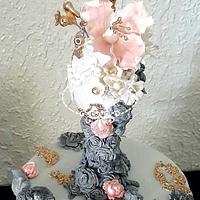Floral and harmonious cake