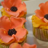 Happy gumpaste flowers cupcakes 