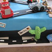 Cars themed cake ! 