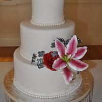 Stargazer sugar lily wedding cake