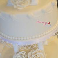traditional wedding cake with pillars