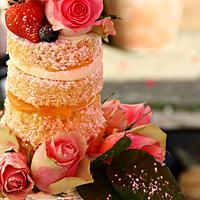 Naked cake with roses