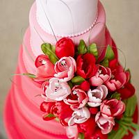 Sugar tulips wedding cake