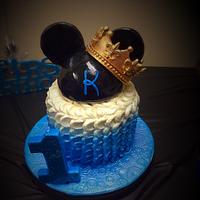 3D gravity defying Mickey Mouse cake