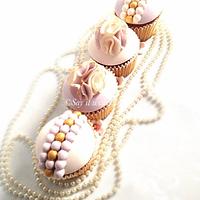 Ruffles & Pearls Cupcakes. 
