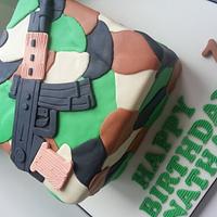 Army Camouflage / rifle cake  