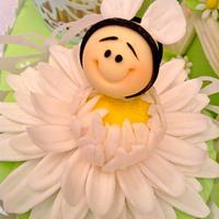 Bumble bee and gerbera daisy cupcakes