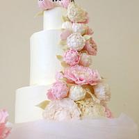 My first bigger wedding cake with peonies :)