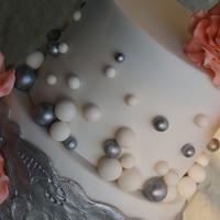 Weddingcake with silver and Peach accents