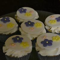 Pastel flower cupcakes 