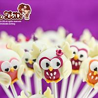 Owl cake pops and cupcakes