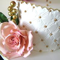 pretty little white cake 