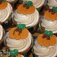 Pumpkin Spice Cupcakes with Pumpkin Toppers