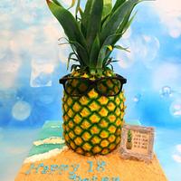 Pineapple birthday cake 🍍.