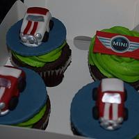 Mini theme cupcakes