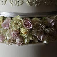 lace work wedding cake