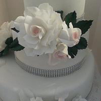 sweet roses for a sweet wedding cake