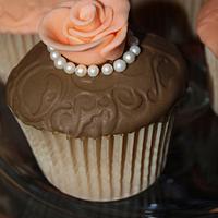 wedding theme cupcake