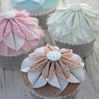 Dahlia Cupcakes