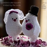 Knitted lovebirds wedding cake