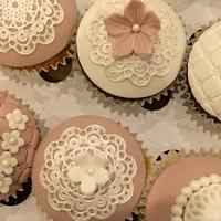 Vintage Inspired Wedding cupcakes