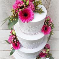 Real flowers weddingcake