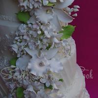 Wedding cake lace & cascading flowers