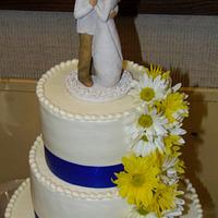 Buttercream wedding cake w/ fresh daisies