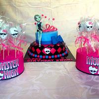 Cake and cake pops "Monster High"