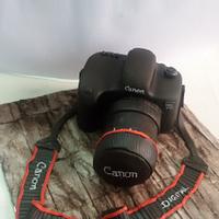 A canon camera cake