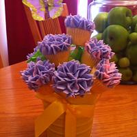 hydrangea cupcake bouquet