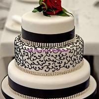 Black and White Elegant Wedding Cake
