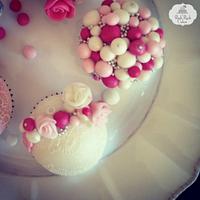 Vintage wedding cameo cupcakes 