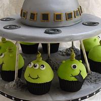 flying Saucer Cake With Matching Alien Cupcakes