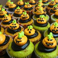 pumpkin face /ghost cupcakes