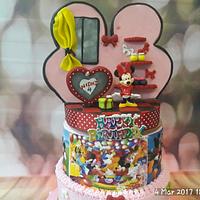 Minnie mouse themed cake 