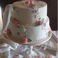Pretty wedding cake & cupcakes..