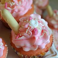 'Pink Heals' fundraiser cupcakes