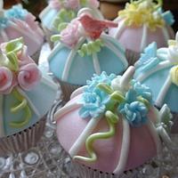 Vintage Birdcage Cupcakes