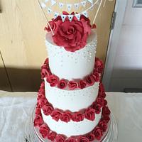 Red Roses and Pearls Wedding Cake