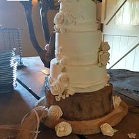 4tiers  wedding cake with roses