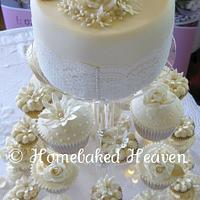 Roses, lace & pearls wedding cupcakes