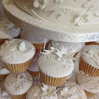 Lace Wedding Cake & Cupcakes