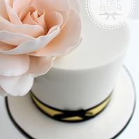 Gold elegance birthday cake
