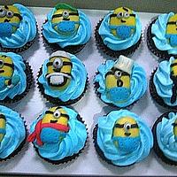 Minion cupcakes